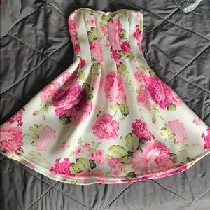 Kimcine Strapless Floral Dress